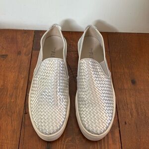 The FLEXX Silver Woven Slip-On Sneakers Womens Size 9M